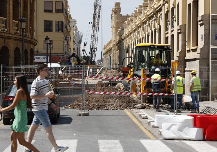 Obras de un pasaje peatonal de Metrovalencia junto a la estación del Norte.