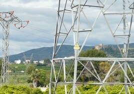 Línea de alta tensión ya existente en el término de Montesa.