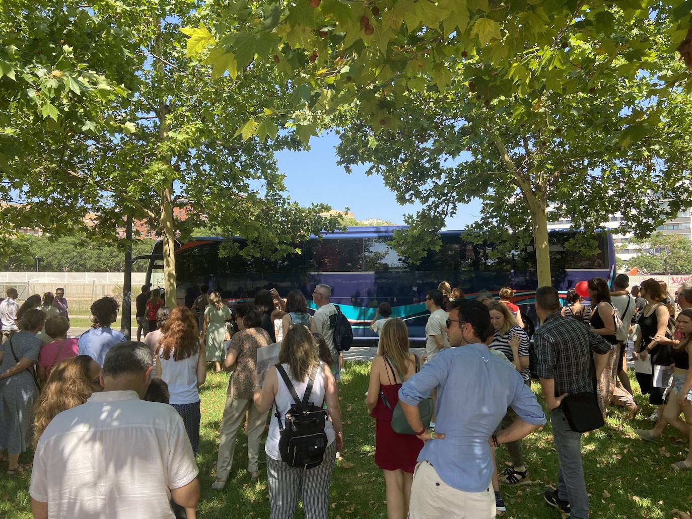 Llegada del autobús desde Ucrania a Valencia, este sábado.