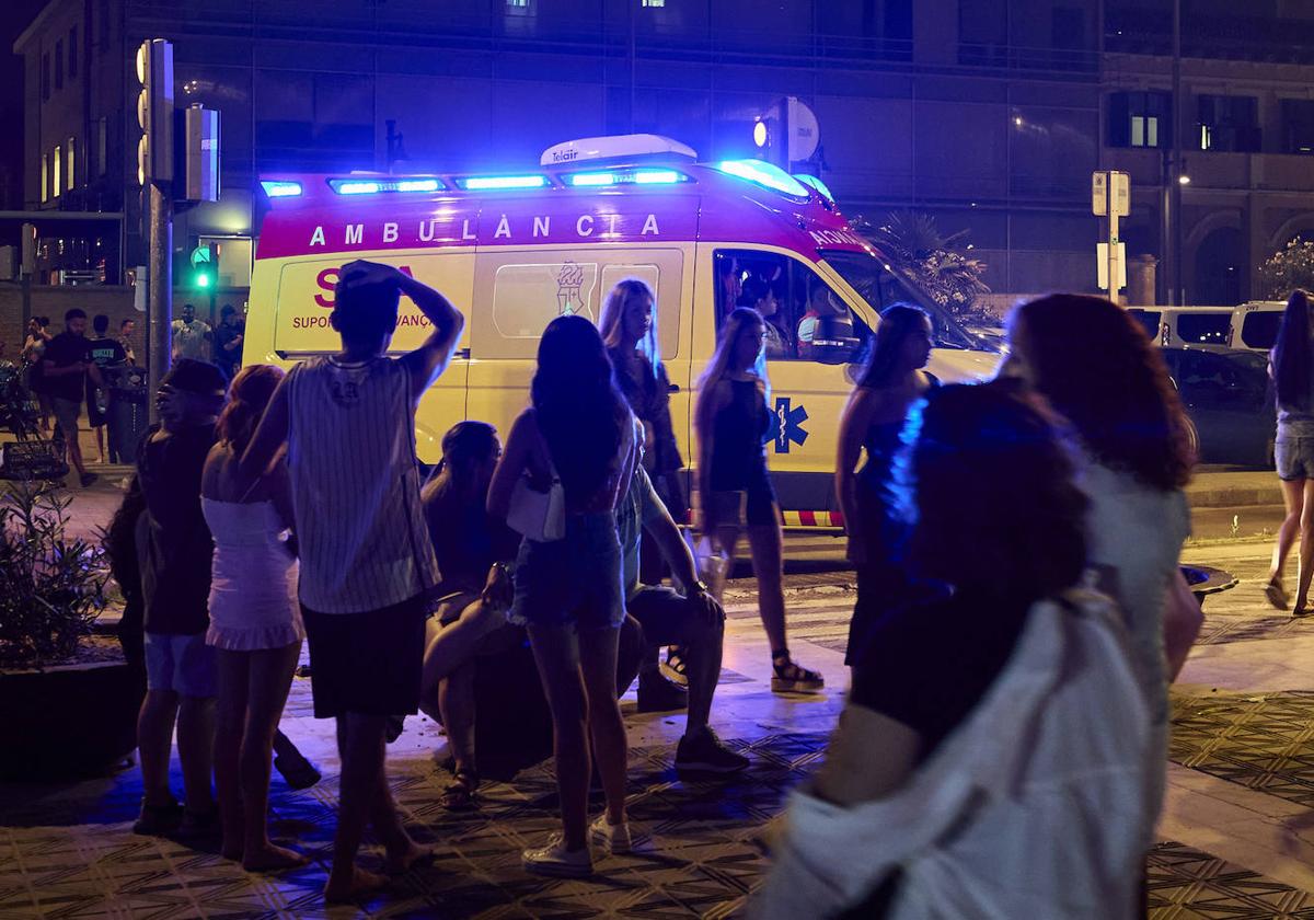 Un equipo del SAMU durante la noche de San Juan.