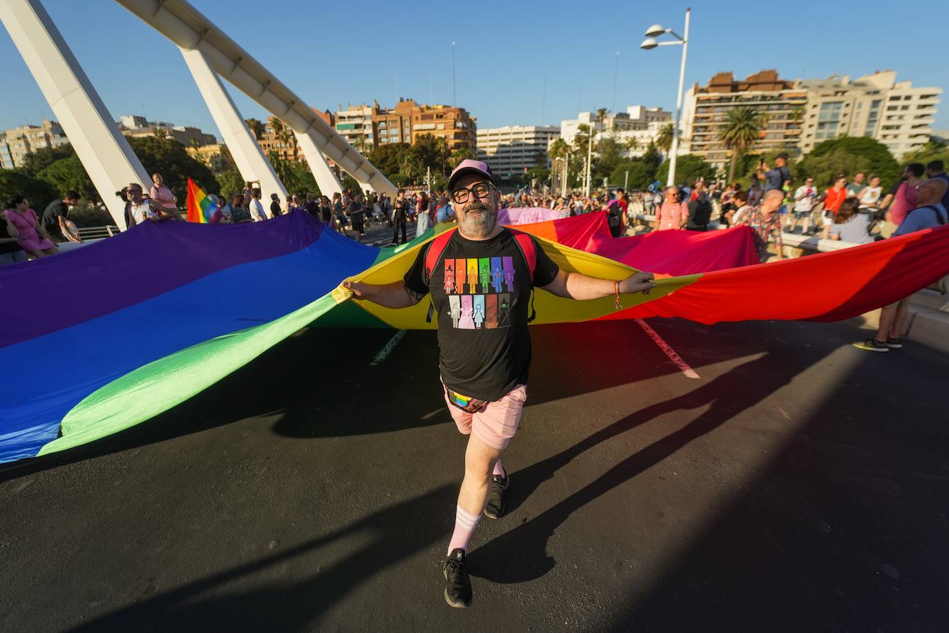 Las mejores imágenes de la marcha del Orgullo en Valencia