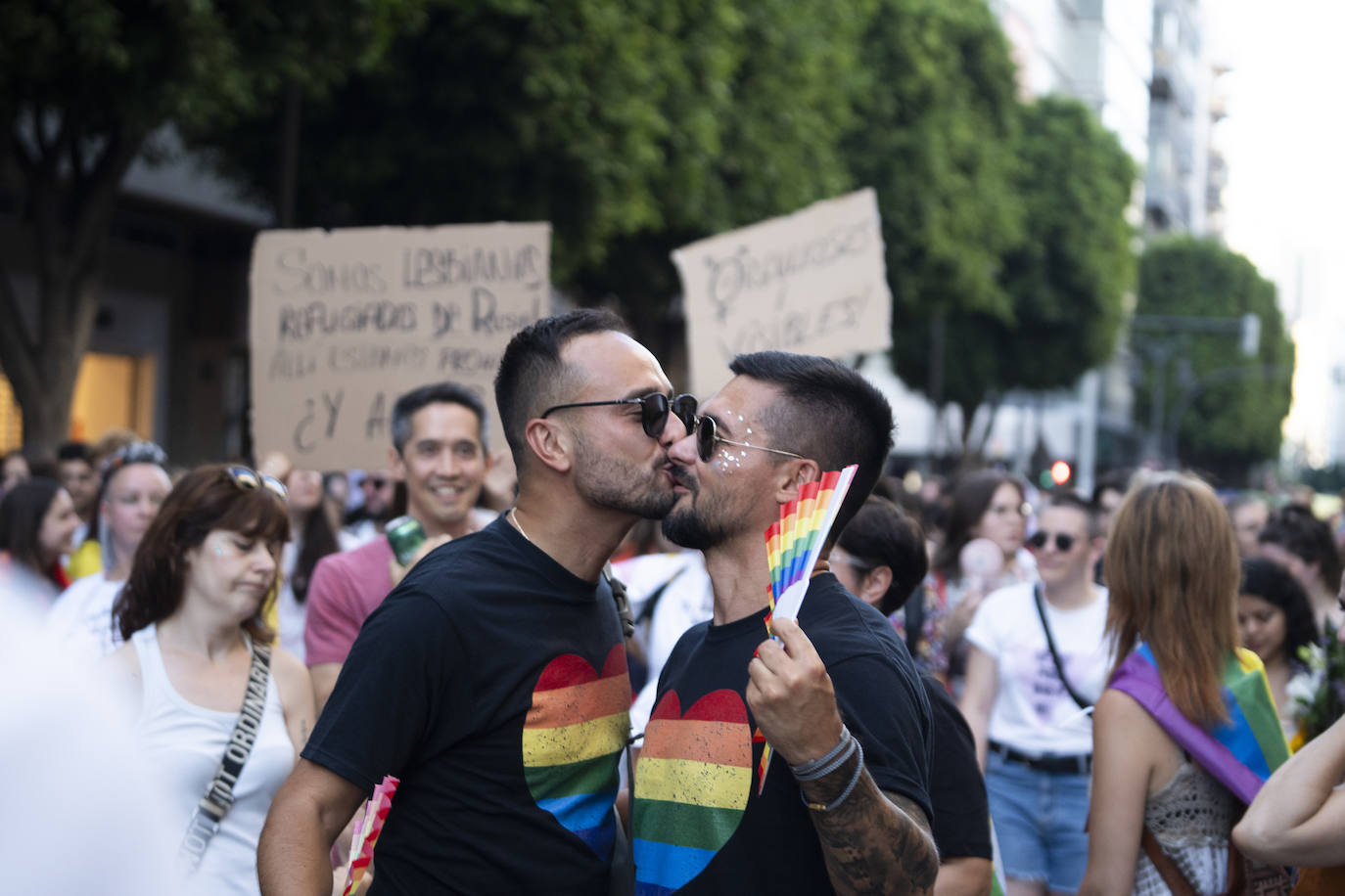 Las mejores imágenes de la marcha del Orgullo en Valencia