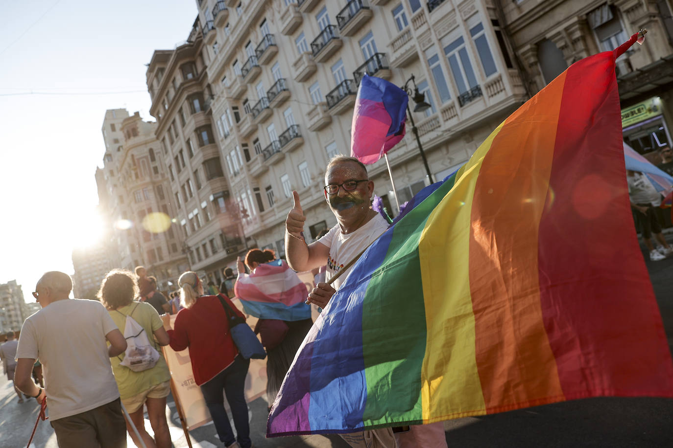 Las mejores imágenes de la marcha del Orgullo en Valencia