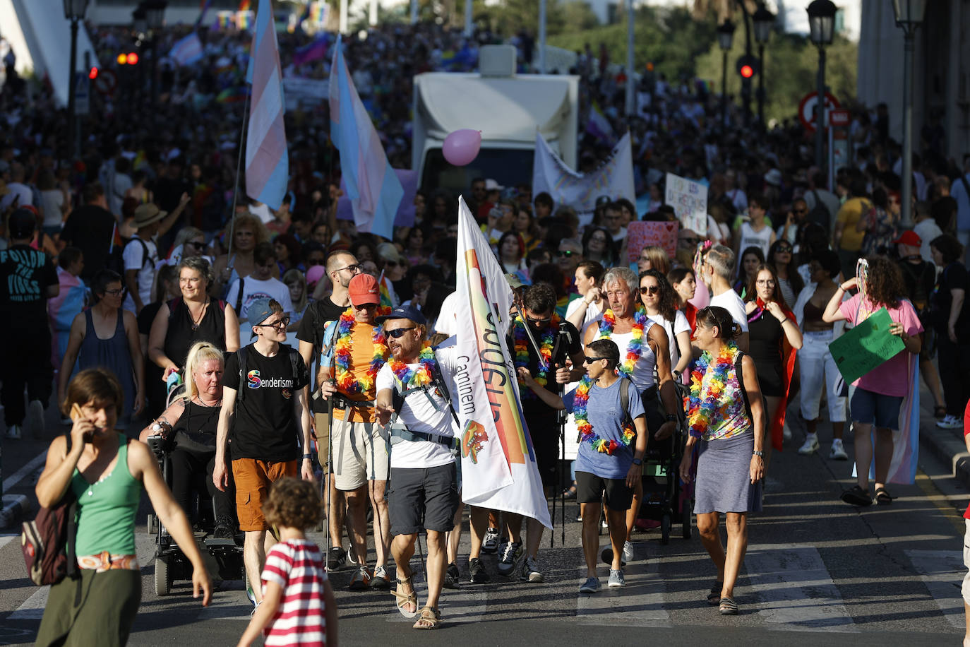 Las mejores imágenes de la marcha del Orgullo en Valencia