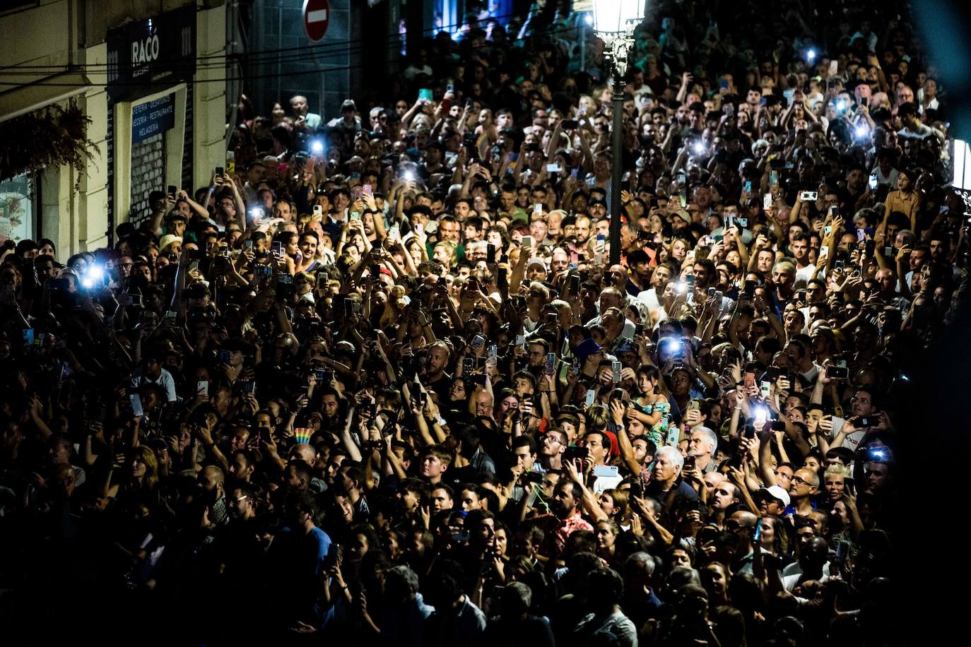 Alicante goza con la cremà y la banyà de las Hogueras 2023