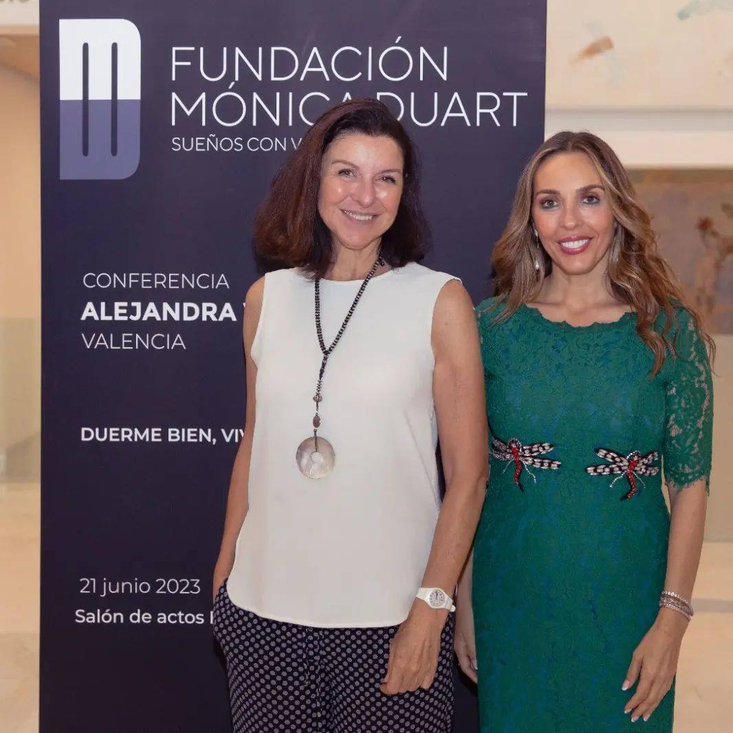 Alejandra Vallejo-Nágera y Mónica Duart.