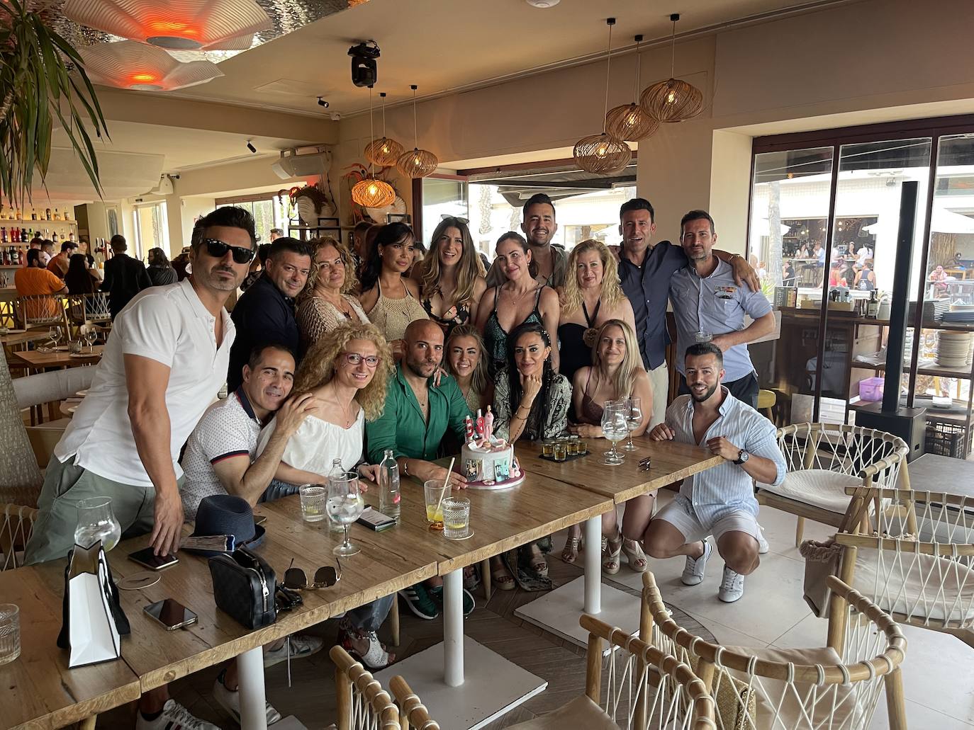 Cumpleaños de Alejandro Resta, celebrado en el restaurante Sabbia by Gabbeach.