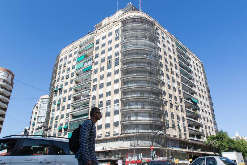 10. Finca de hierro (Edificio Garcerán). 85 metros - 22 plantas. Edificio de viviendas ubicado en la calle Xàtiva. Construido en 1962, fue el edificio residencial más alto de Valencia durante décadas.