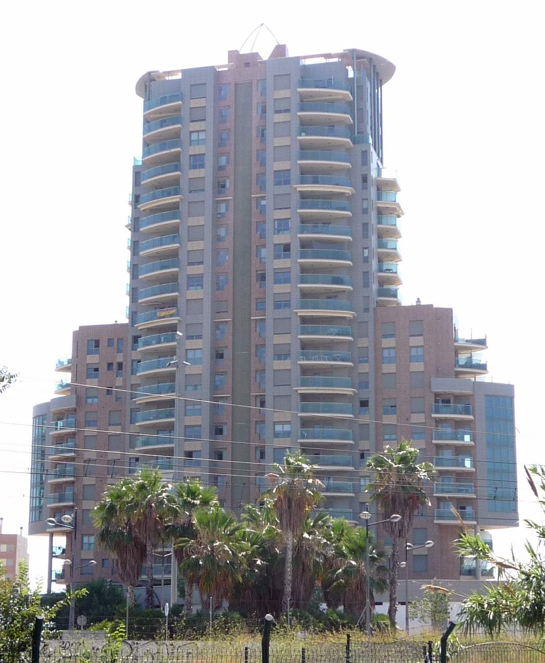 12. Torre Oceanis. 79 metros - 22 plantas. Edificio de apartamentos y viviendas. Construido en 2008