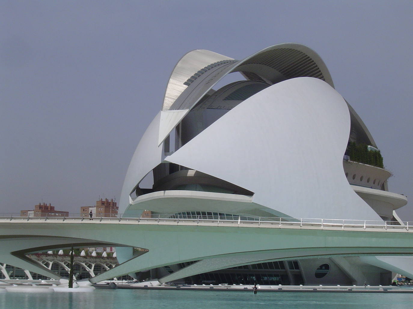 11. Palau de les Arts Reina Sofía. 80 metros de altura. Tiene un uso cultural. Construido en 2005