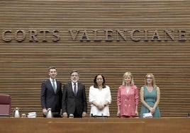 Gabriela Bravo, junto a sus nuevos compañeros en la Mesa de Les Corts.