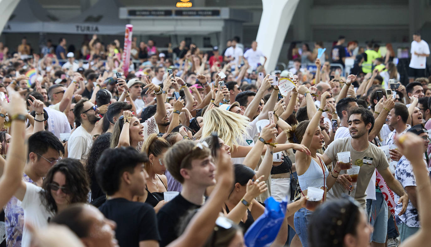 Miles de personas vibran con el Big Sound de Valencia en su primer día