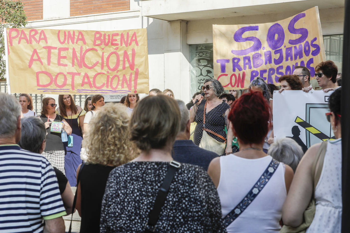 Protesta por las malas condiciones de la residencia.