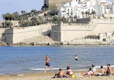 Así están hoy las playas de Benicàssim y Peñíscola: bandera, tiempo y ocupación