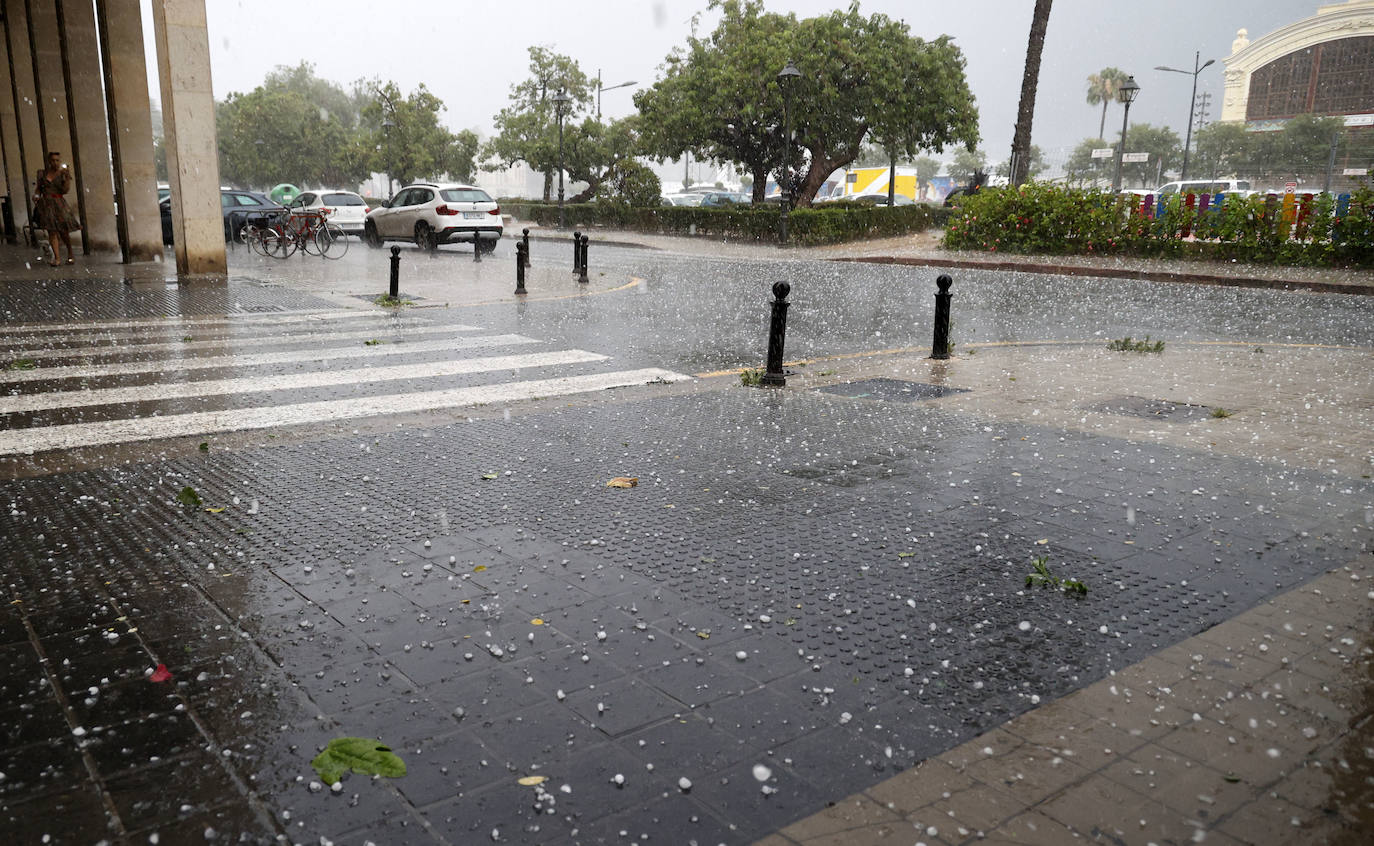 Una fuerte granizada origina el caos en Valencia este lunes