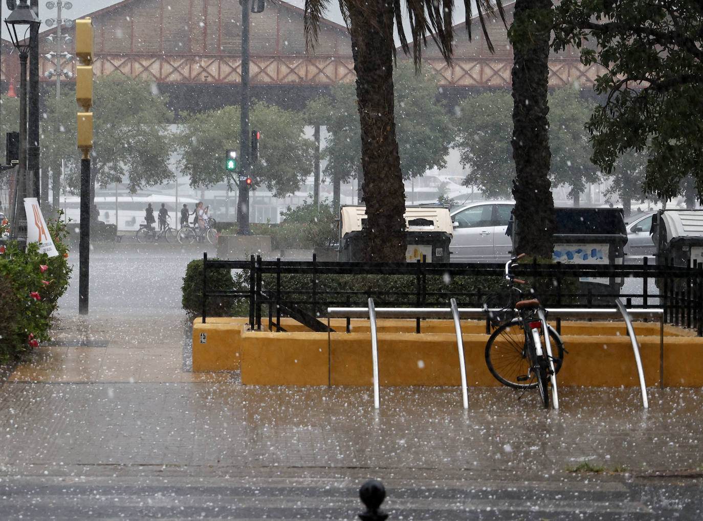 Una fuerte granizada origina el caos en Valencia este lunes