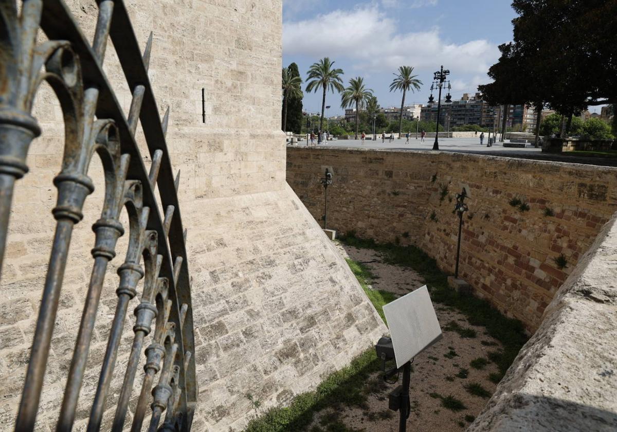 Encuentran el cadáver de un hombre en el foso de las Torres de Serrano