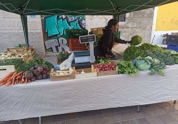 Catalá abre la puerta a incorporar las paradas de productos agrícolas en los mercadillos ambulantes