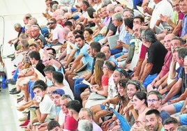 Aficionados en la escala de Pelayo durante la final del Individual de escala i corda.