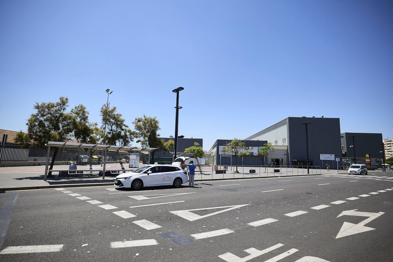 Así son las colas en la estación Joaquín Sorolla y el aeropuerto