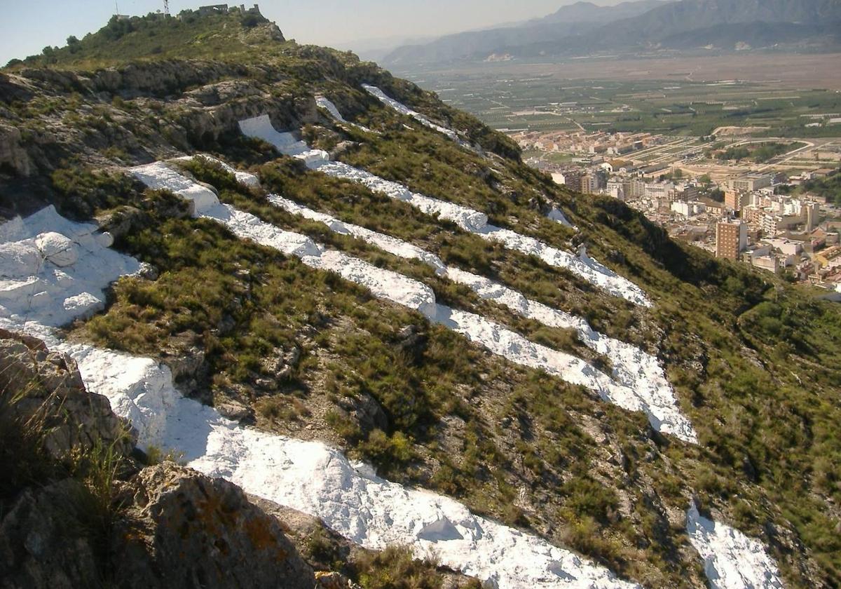 Las letras se pintaron en los años 70 para atraer a los visitantes en una época de boom turístico en la costa valenciana.