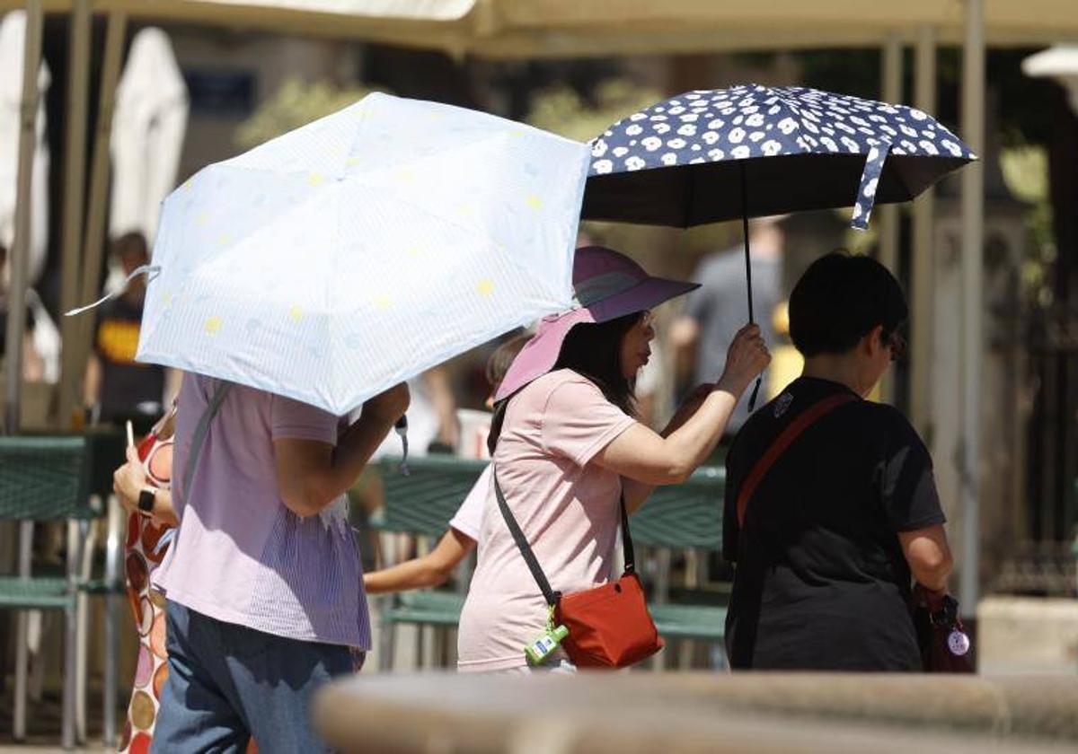 Aemet activa la alerta amarilla por altas temperaturas en Valencia este martes