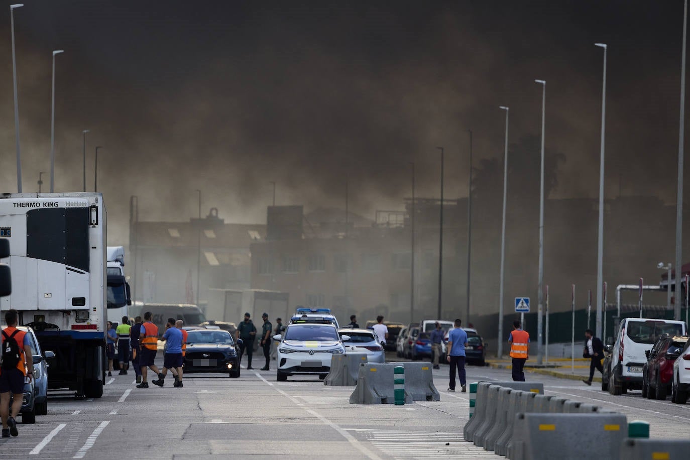 Incendio en una nave industrial de Mercadona