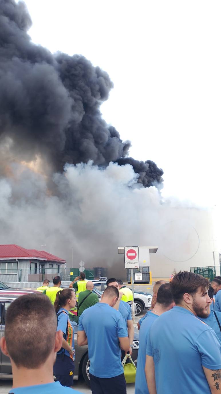 Incendio en una nave industrial de Mercadona