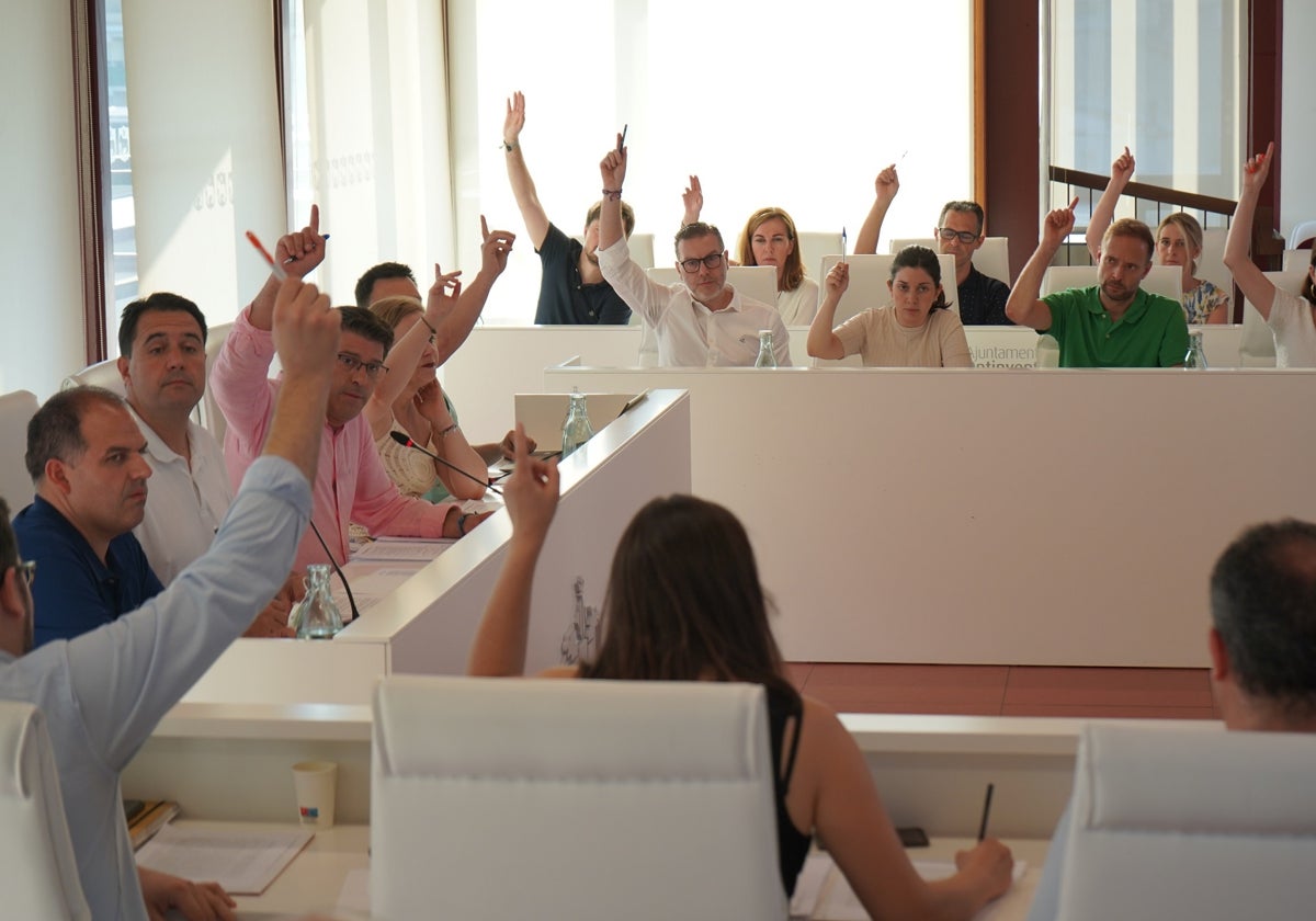 Momento de la votación en el pleno de Ontinyent.