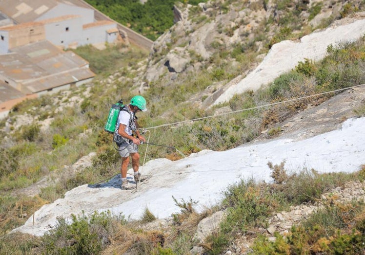 Imagen principal - El visionario del turismo que ideó las letras de Cullera hace 50 años