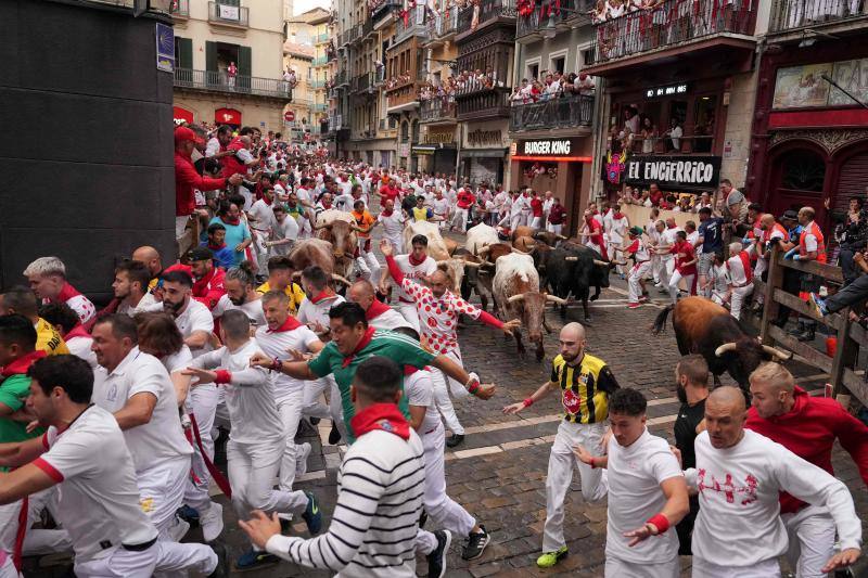 Emoción en el primer encierro de San Fermín 2023