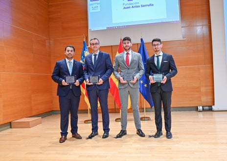Imagen secundaria 1 - Rubén Cerdá obtiene el premio Fin de Carrera