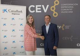 Olga García (CaixaBank) y Salvador Navarro (CEV)