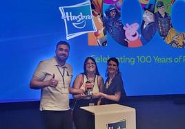 Pablo Nieto, Blanca Calabuig y Ashley Godfrey, en la entrega de premios.