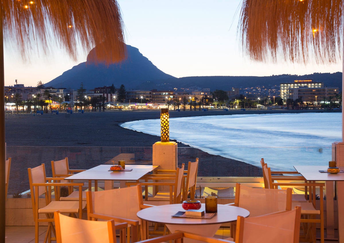 Terraza de uno de los lugares más reconocidos de Xàbia, Achill.