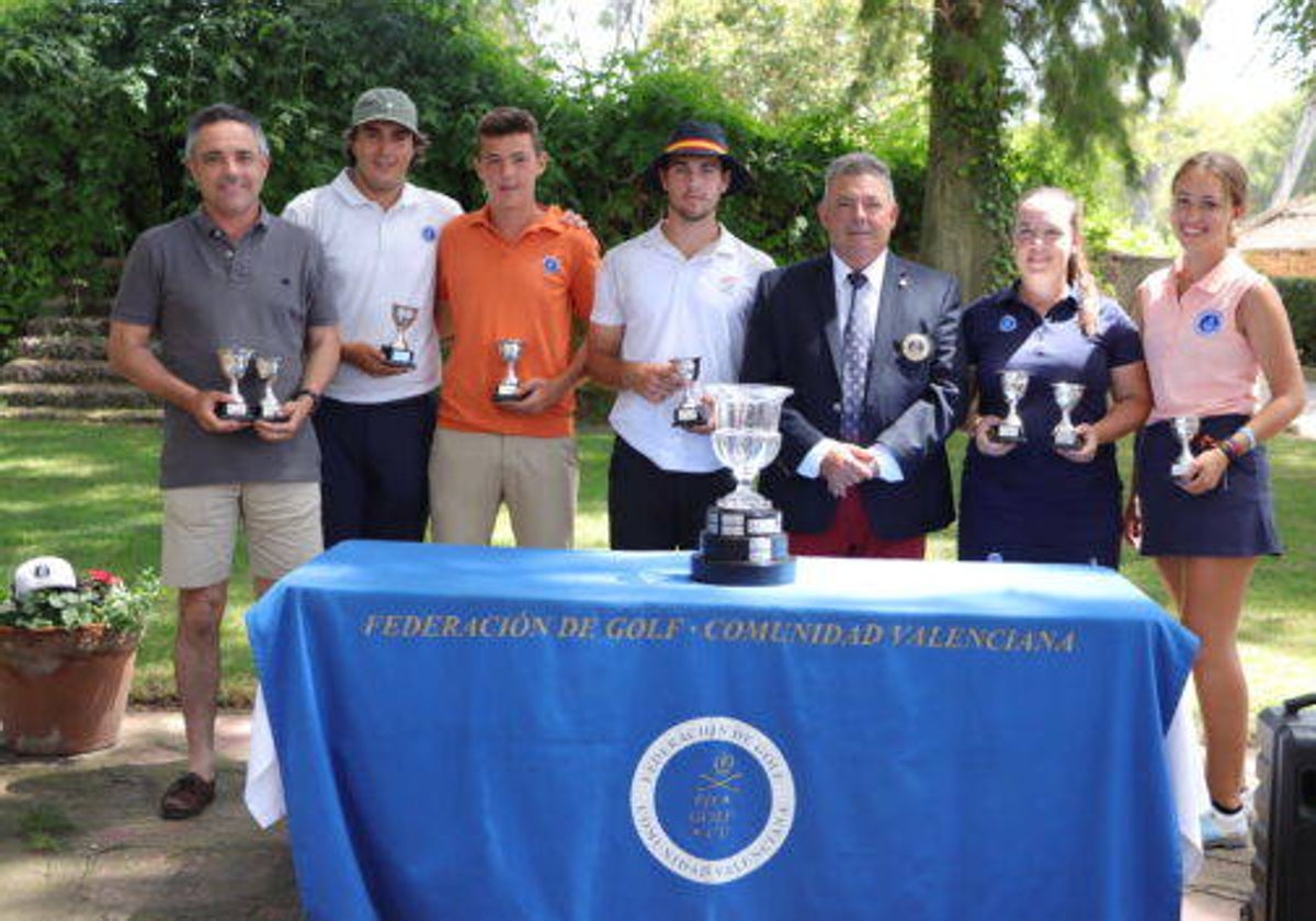 Los ganadores del torneo.