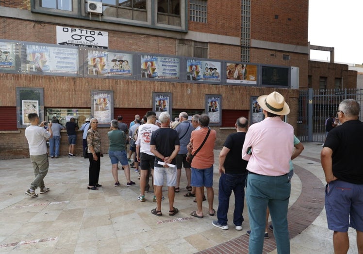 Los aficionados no han querido quedarse sin el abono de la Feria de Julio.