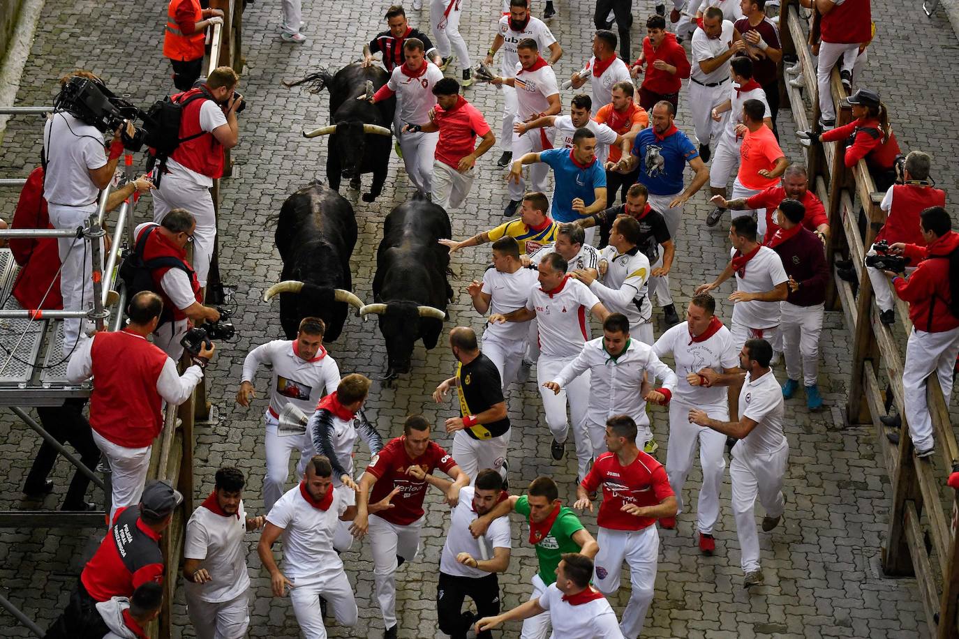 Peligroso y veloz encierro de los Victoriano del Río en los Sanfermines 2023