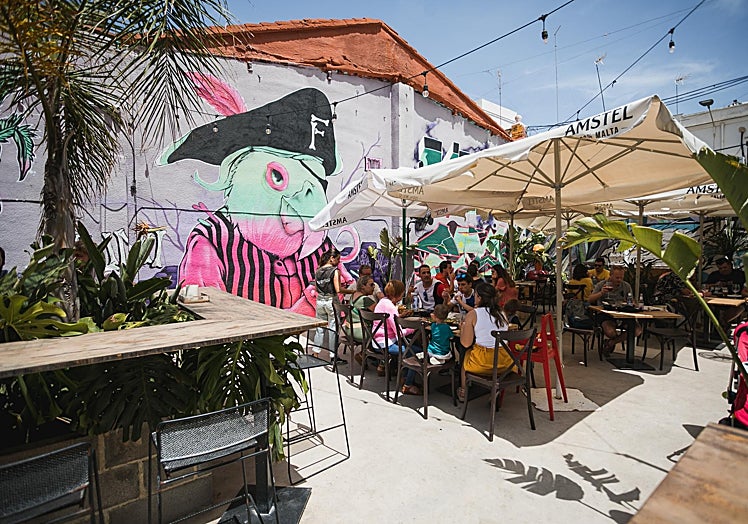 Imagen principal - Tragos y bocados a la sombra: pistas veraniegas sin salir de Valencia