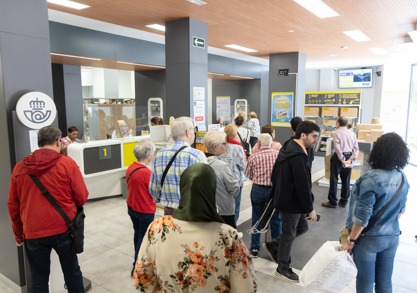 Correos abrirá sus oficinas sábado y domingo ante la avalancha de solicitudes del voto por correo