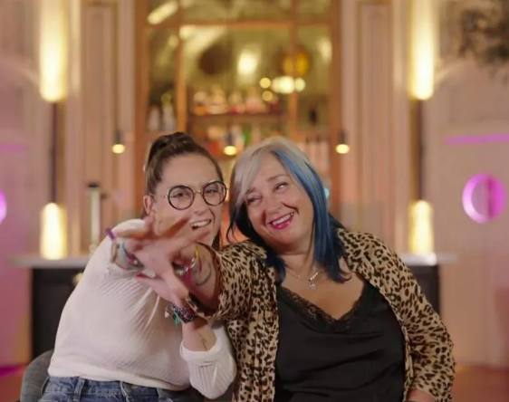 Miriam Corregüela e Isabel Hurtado, concursantes de ¡Vaya Vacaciones!, en Telecinco.