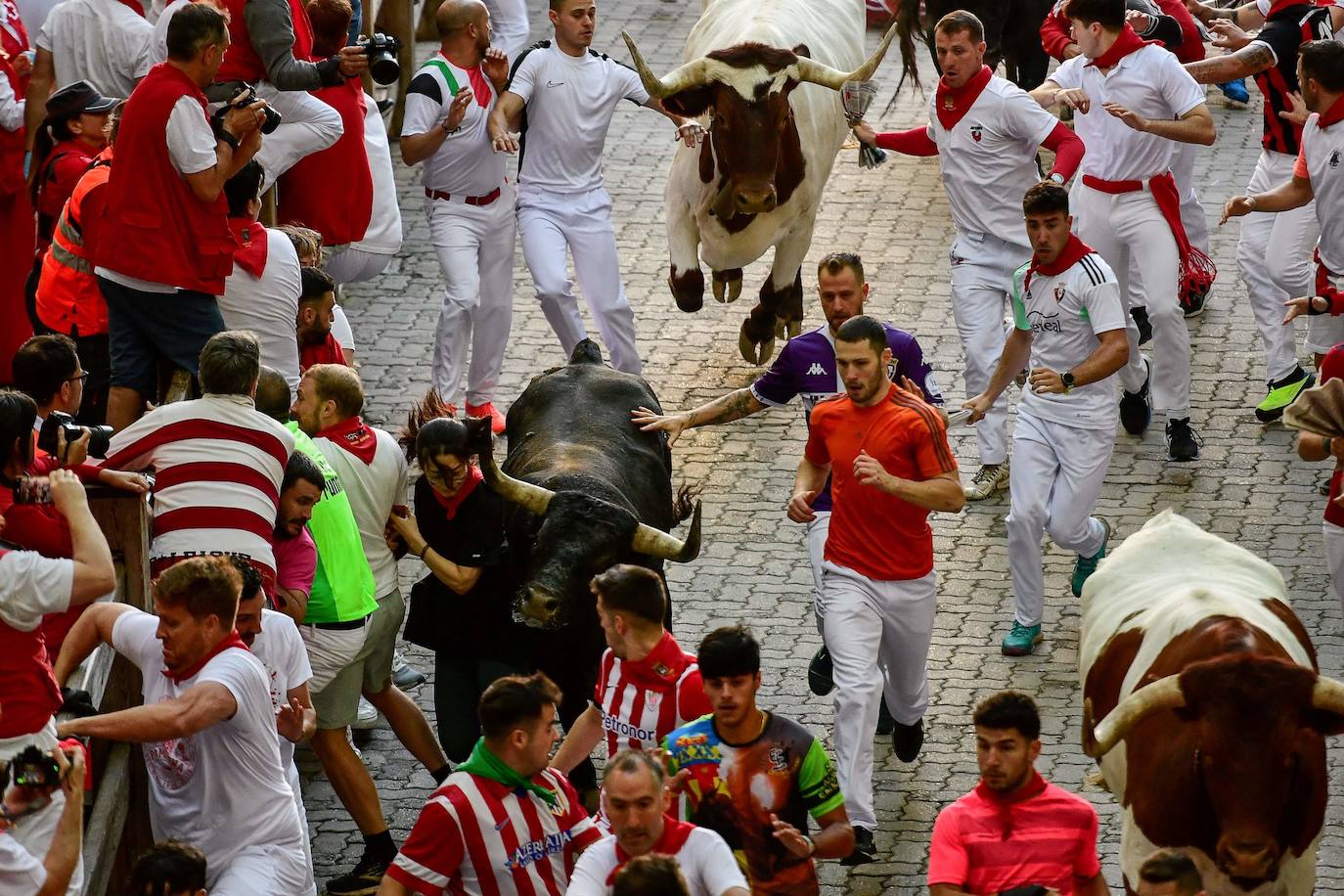 Velocidad y emoción en el último encierro de San Fermín 2023