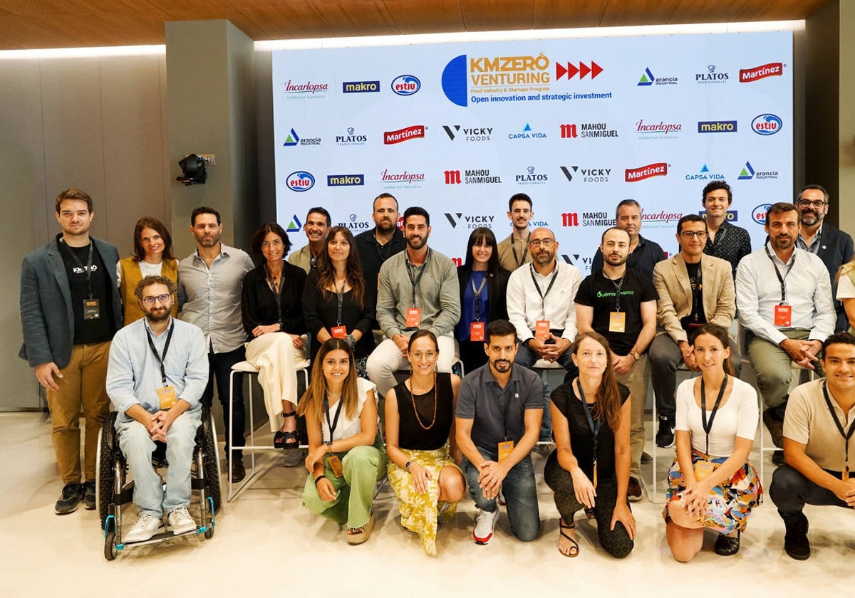 Representantes de KM ZERO, compañías participantes y startups seleccionadas