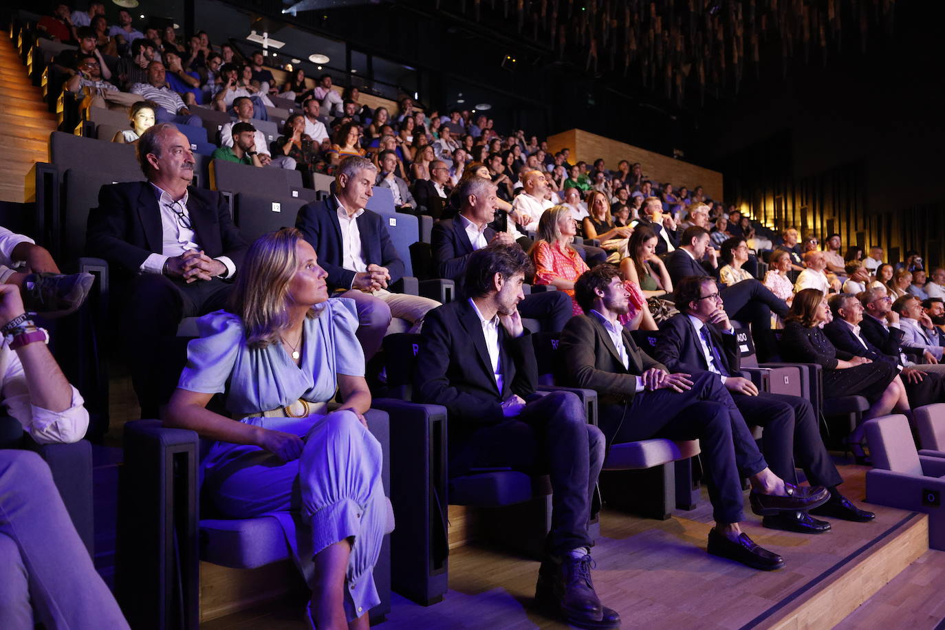 Público asistente a la Noche de los Emergentes, en el auditorio de Caixaforum.