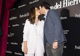 Tamara Falcó besa a Iñigo Onieva, en una imagen de febrero