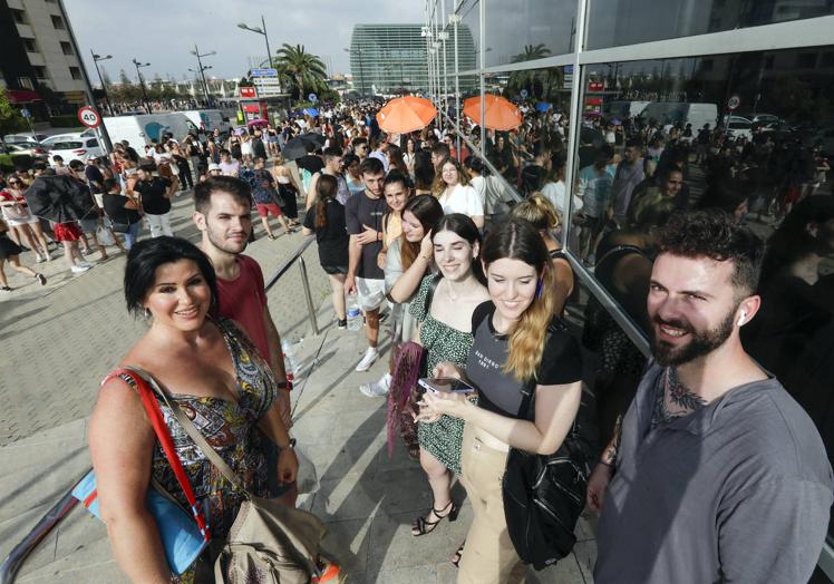 Imagen principal - Locura por Operación Triunfo en Valencia