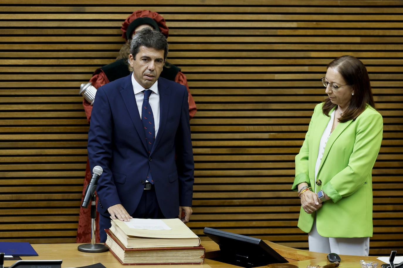 Así ha sido la toma de posesión de Carlos Mazón como presidente de la Generalitat