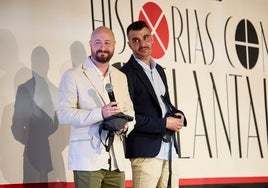 Edu Espejo, a la derecha, con Ricardo Espíritu, su aliado en Flama, cuando recogieron el premio de Historias con Delantal