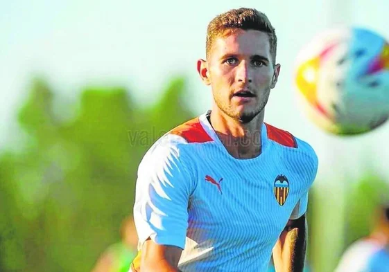 Jorge Sáenz, en un entrenamiento con el Valencia.