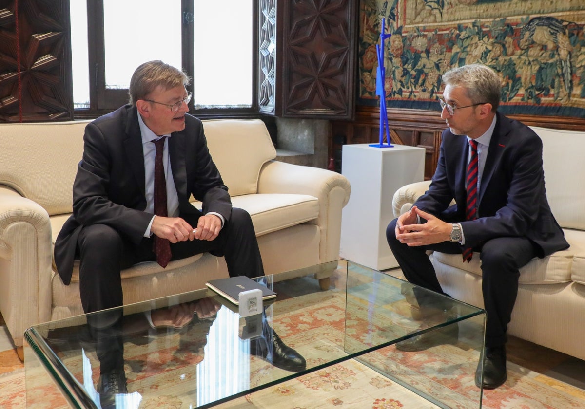 Ximo Puig y Arcadi España, en el Palau de la Generalitat.